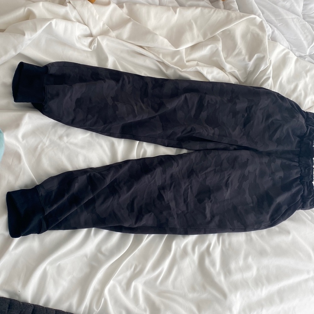 Lululemon jogger- stretch high rise jogger